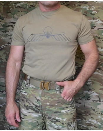 ParaWings T-shirt i MTS-Khaki, Sort stor hollandsk vinge på bryst/Airborne på ryg
