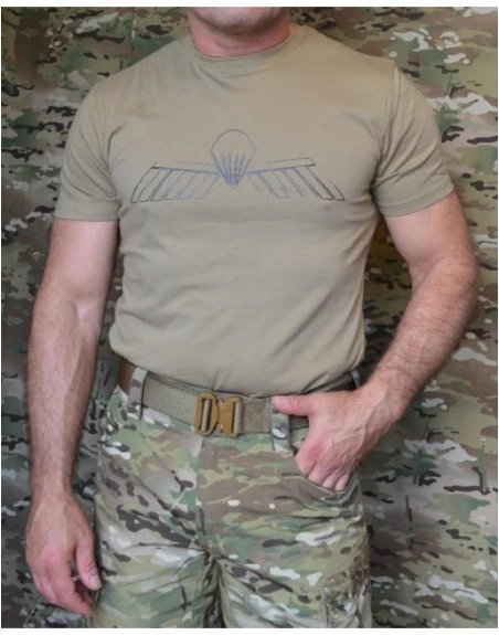 ParaWings T-shirt i MTS-Khaki, Sort stor hollandsk vinge på bryst/Airborne på ryg