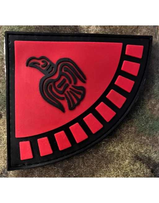 Ravne Banner på velcro, PVC, Blodrød og sort