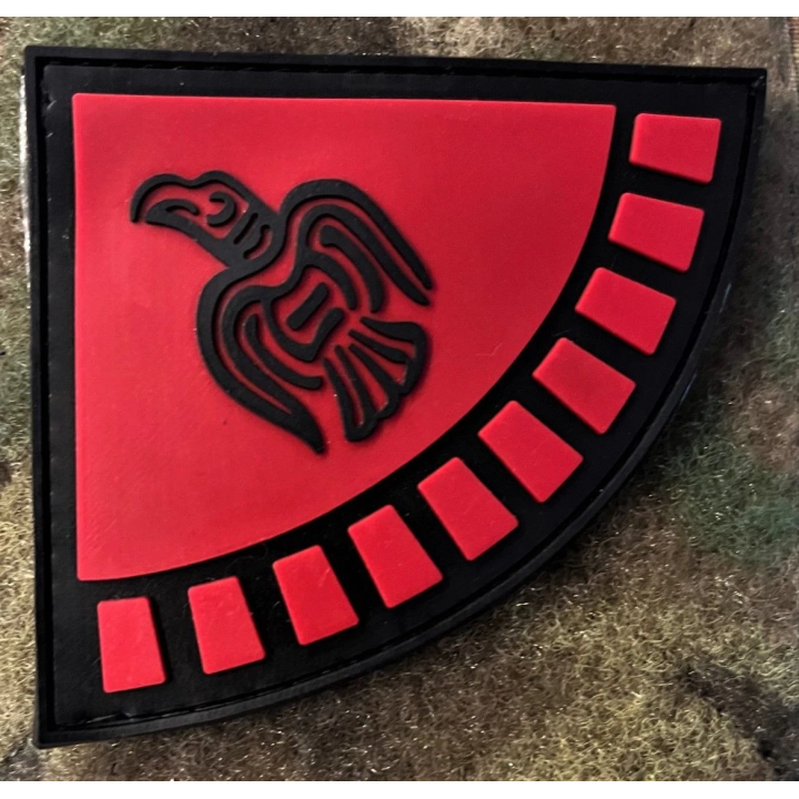 Ravne Banner på velcro, PVC, Blodrød og sort