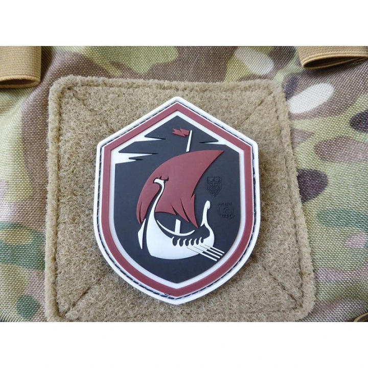 Drageskib med Rødt sejl - 3D PVC Patch