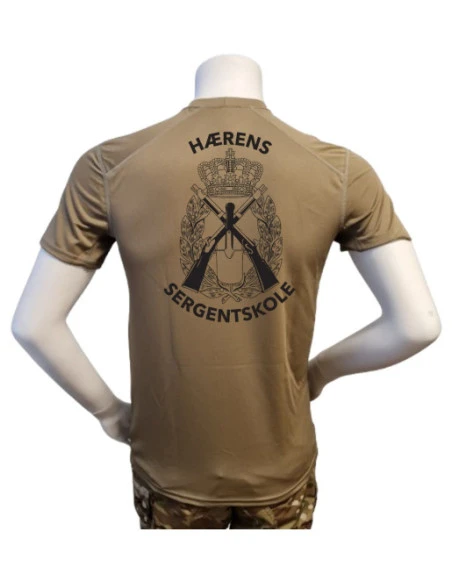 XGO T-shirt, TAN-499 med Hærens Sergentskole, tryk på bryst